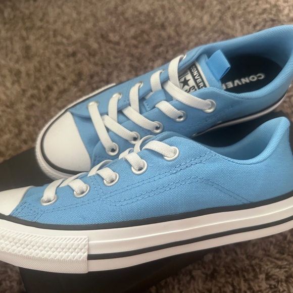 Youth Converse - Picture 2 of 3